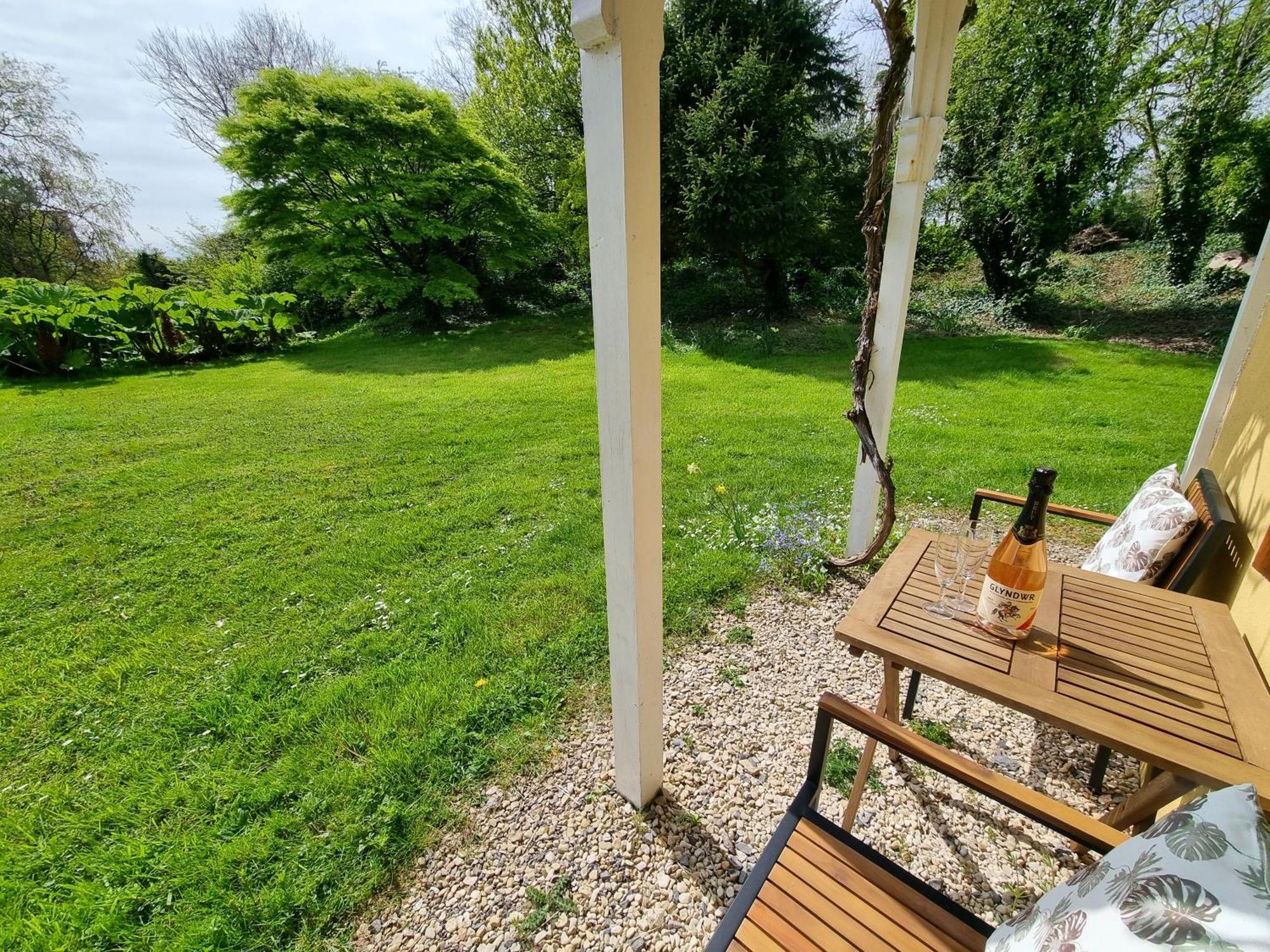 Гостевой дом Glyndwr Vineyard Каубридж